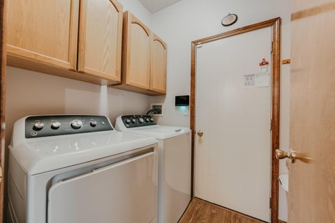 Tiny photo for 976 Karlslyle Drive, Columbus, OH 43228 (MLS # 226036009)
