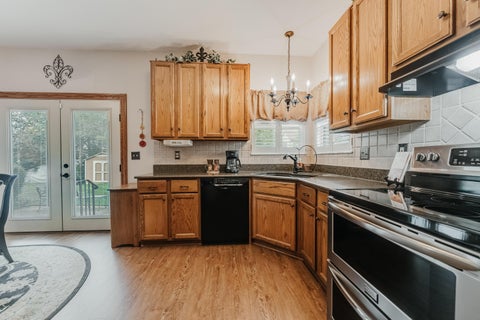 Tiny photo for 976 Karlslyle Drive, Columbus, OH 43228 (MLS # 226036009)