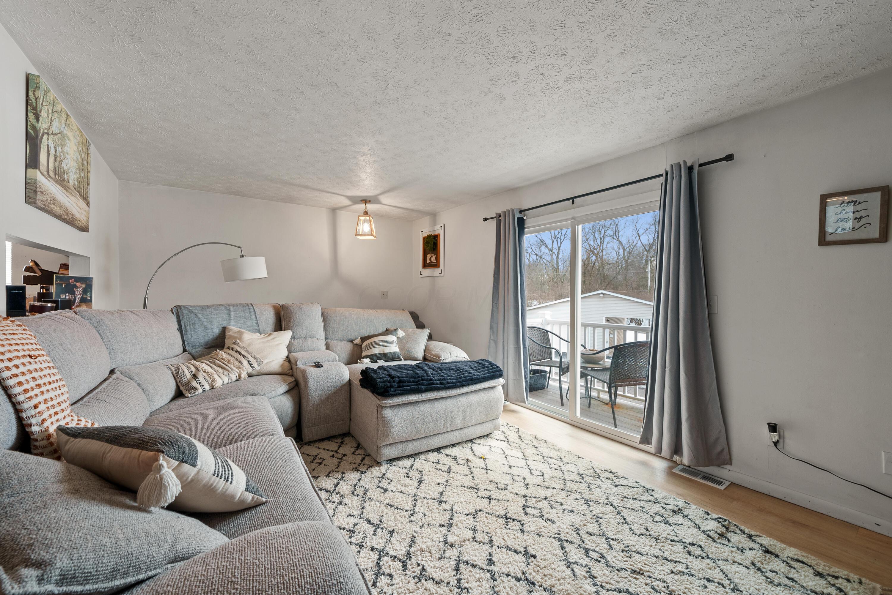 2424 Ravenel Drive, Columbus, Ohio image 9