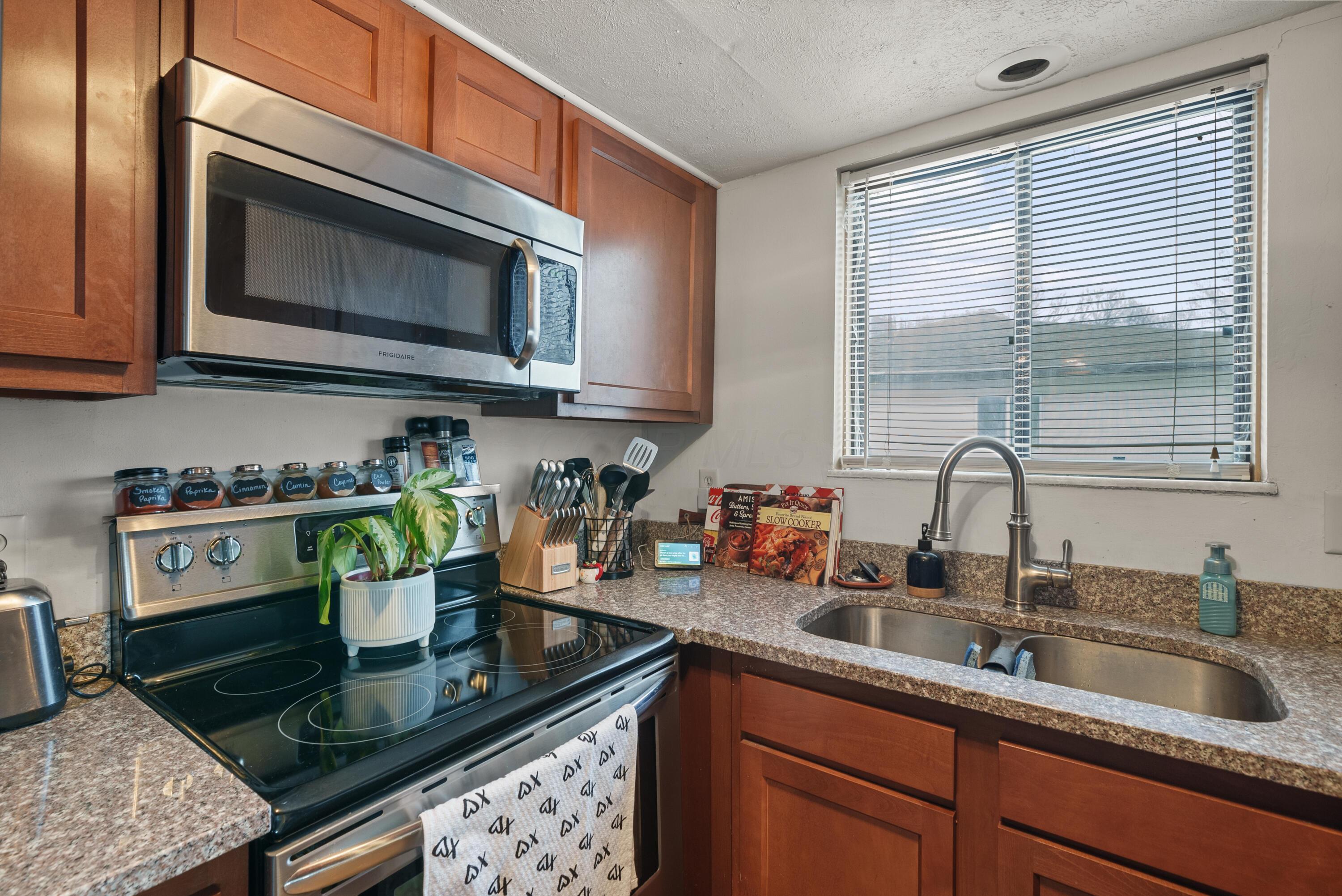 2424 Ravenel Drive, Columbus, Ohio image 12
