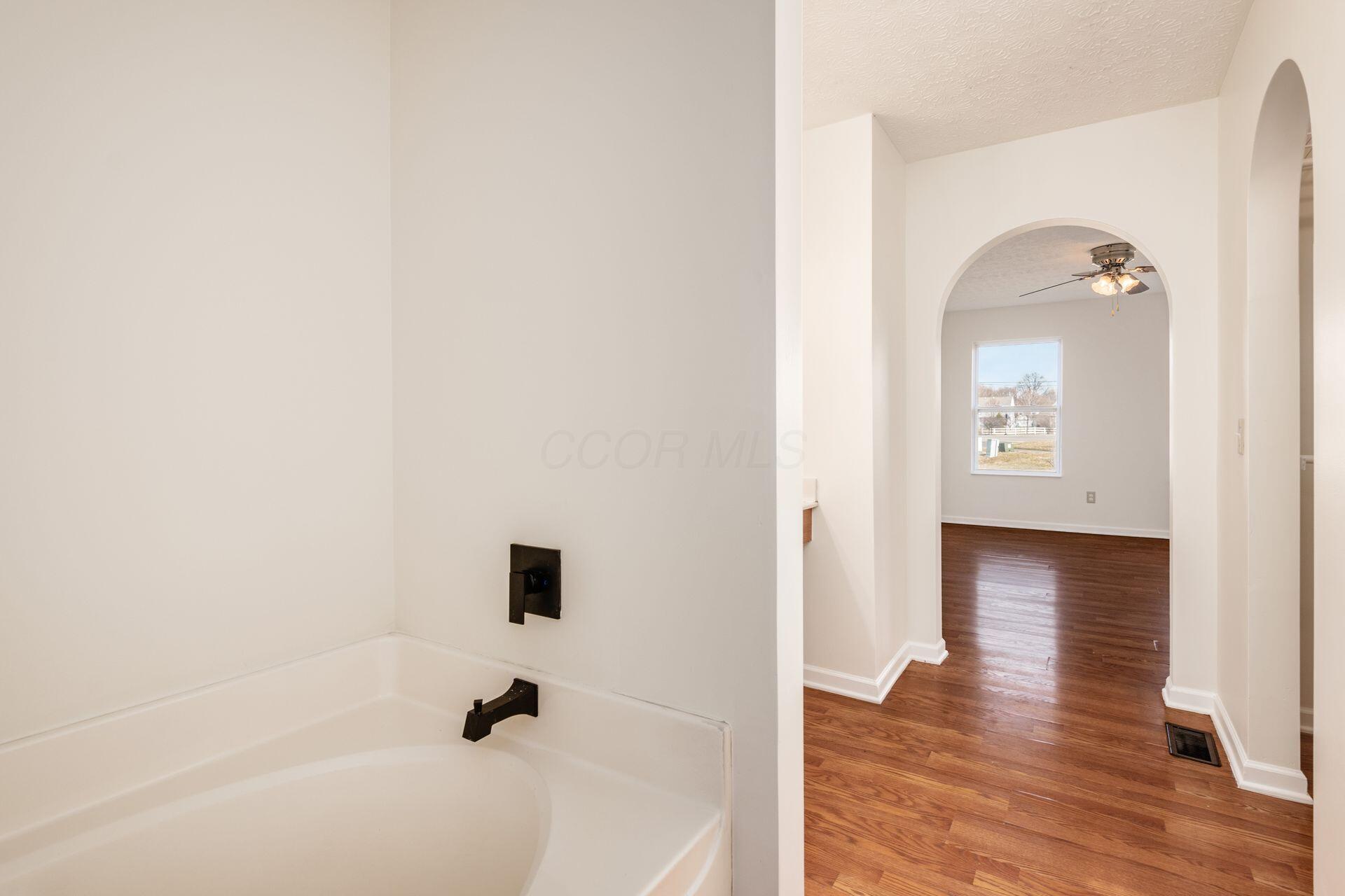 3242 Herr Drive, Groveport, Ohio image 19