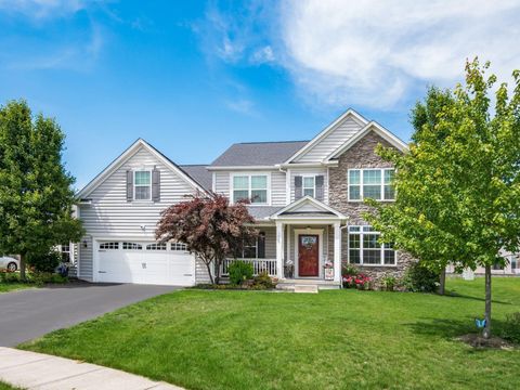 Photo of 1870 Southchase Court, Grove City, OH 43123 (MLS # 226019713)