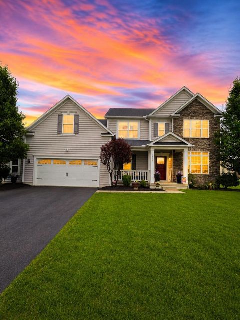 Homes For Sale - 1870 Southchase Court<br/> Grove City, OH 43123