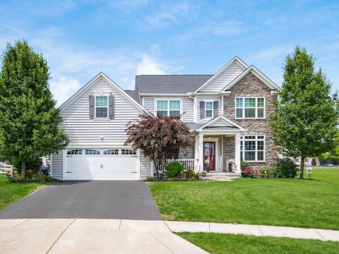 Photo of 1870 Southchase Court, Grove City, OH 43123 (MLS # 226019713)