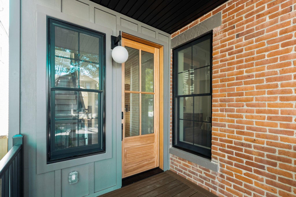 Photo of 529 E Beck Street, Columbus, OH 43206 (MLS # 226037224)