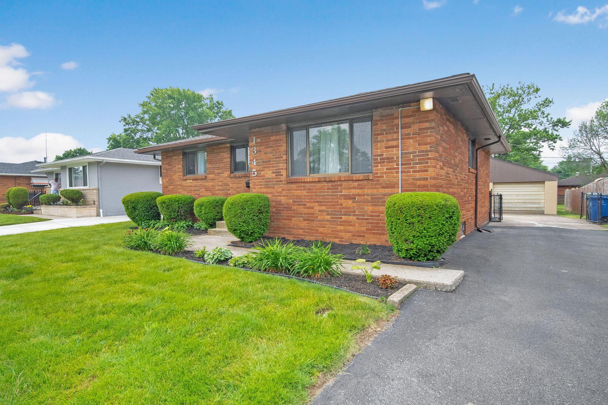 1345 Molly Lane, Columbus, Ohio image 36