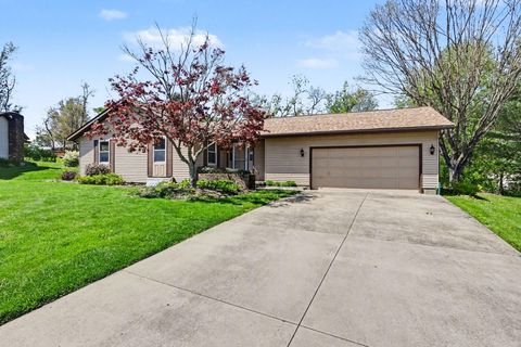 Photo of 332 Kelly Circle, Zanesville, OH 43701 (MLS # 226013521)