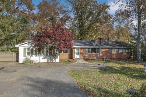 Photo of 1590 Northwood Drive NE, Lancaster, OH 43130 (MLS # 225042183)