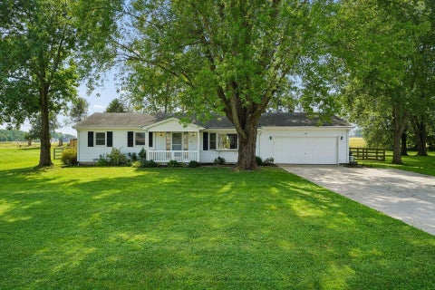 Photo of 144 Stoney Ridge Drive SW, Pataskala, OH 43062 (MLS # 226034972)