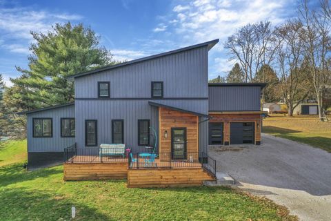 Photo of 1470 Hillbrook Drive NE, Lancaster, OH 43130 (MLS # 225043810)