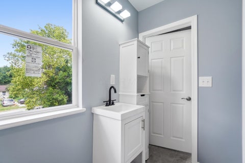 Tiny photo for 103 N Jones Avenue 5 #5, Columbus, OH 43222 (MLS # 226022989)