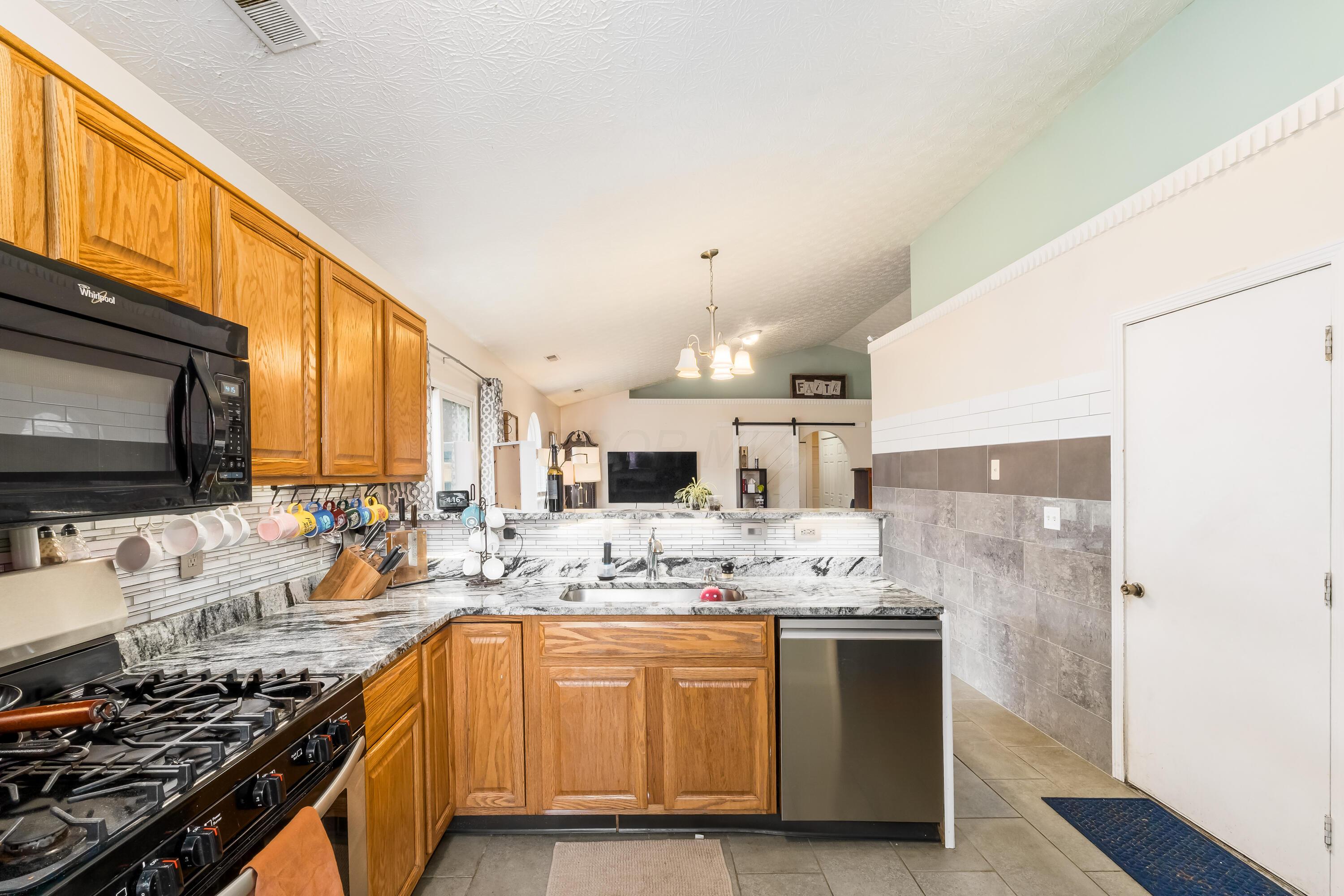 2886 Sussex Pl Drive, Grove City, Ohio image 8