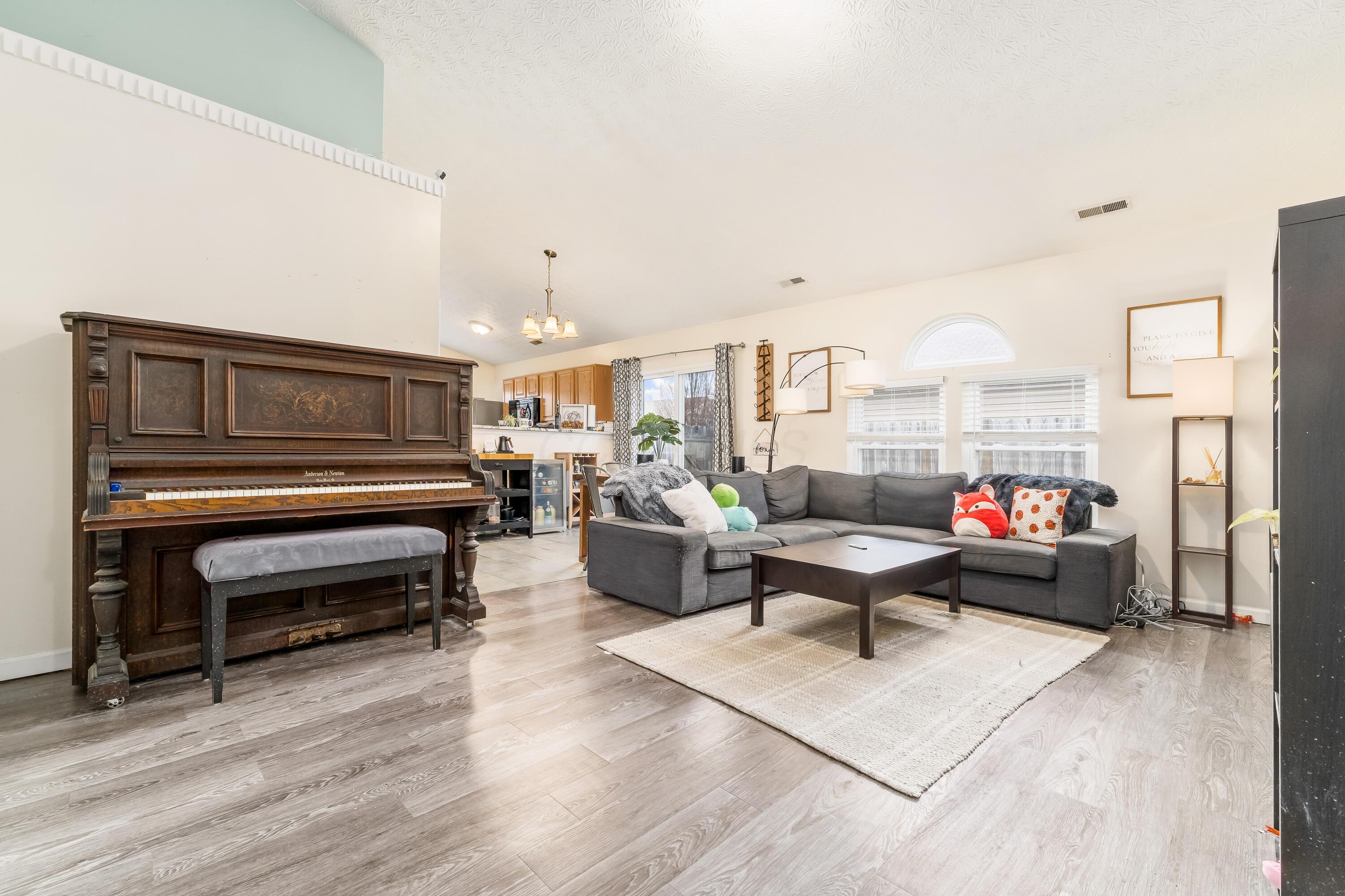 2886 Sussex Pl Drive, Grove City, Ohio image 14