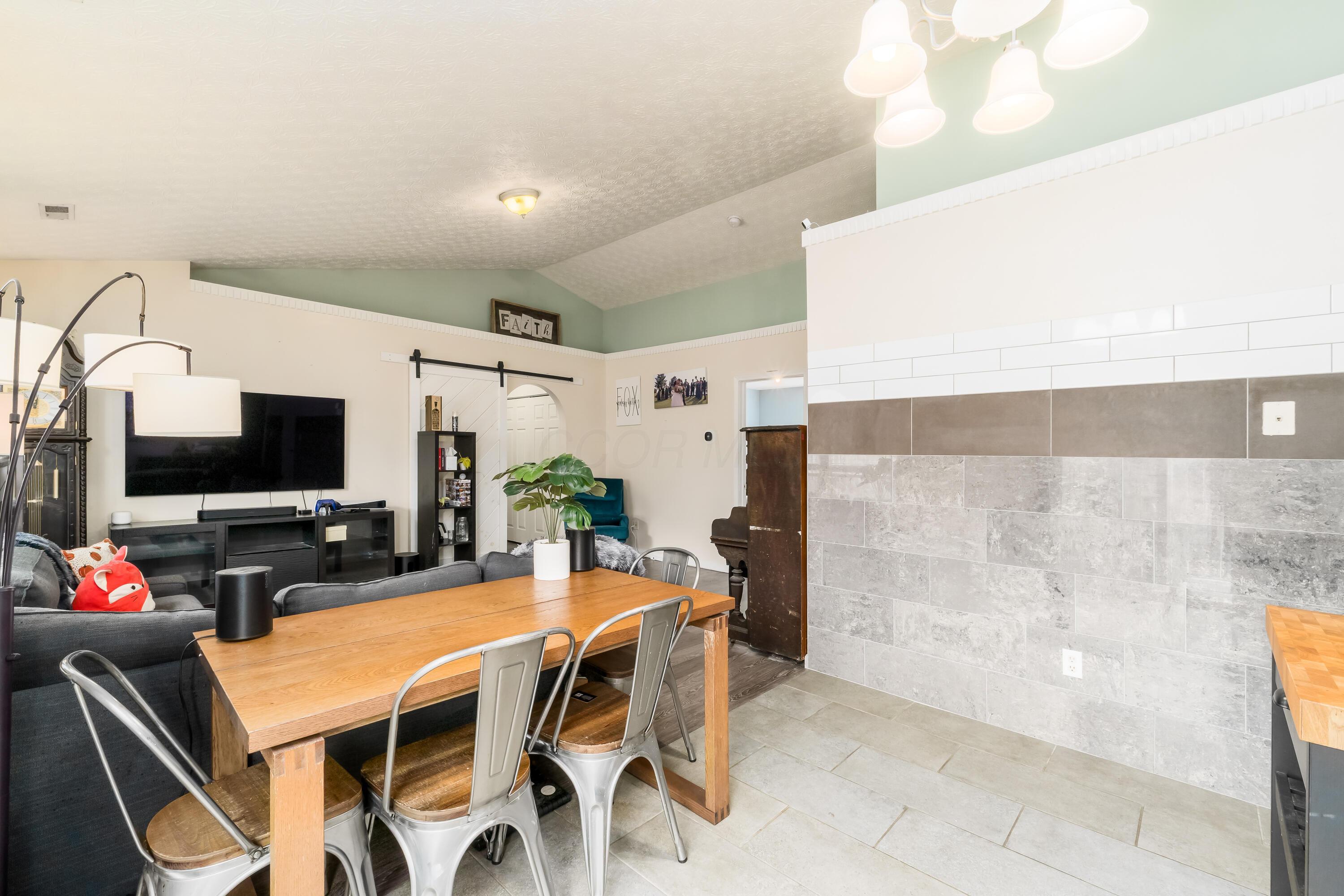 2886 Sussex Pl Drive, Grove City, Ohio image 11
