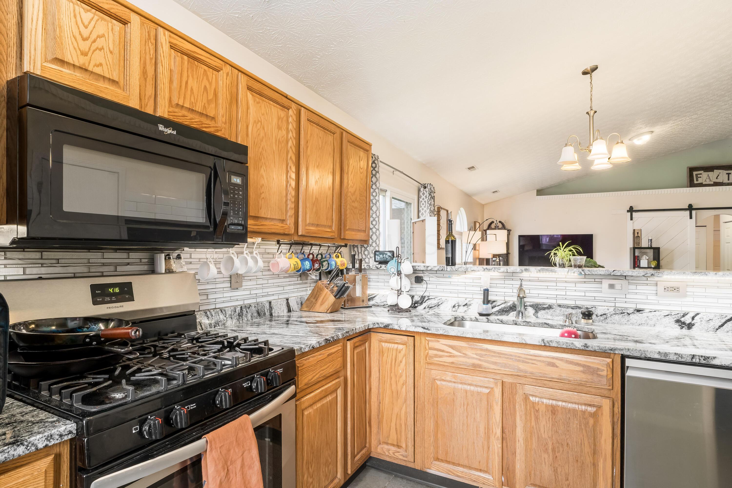 2886 Sussex Pl Drive, Grove City, Ohio image 7