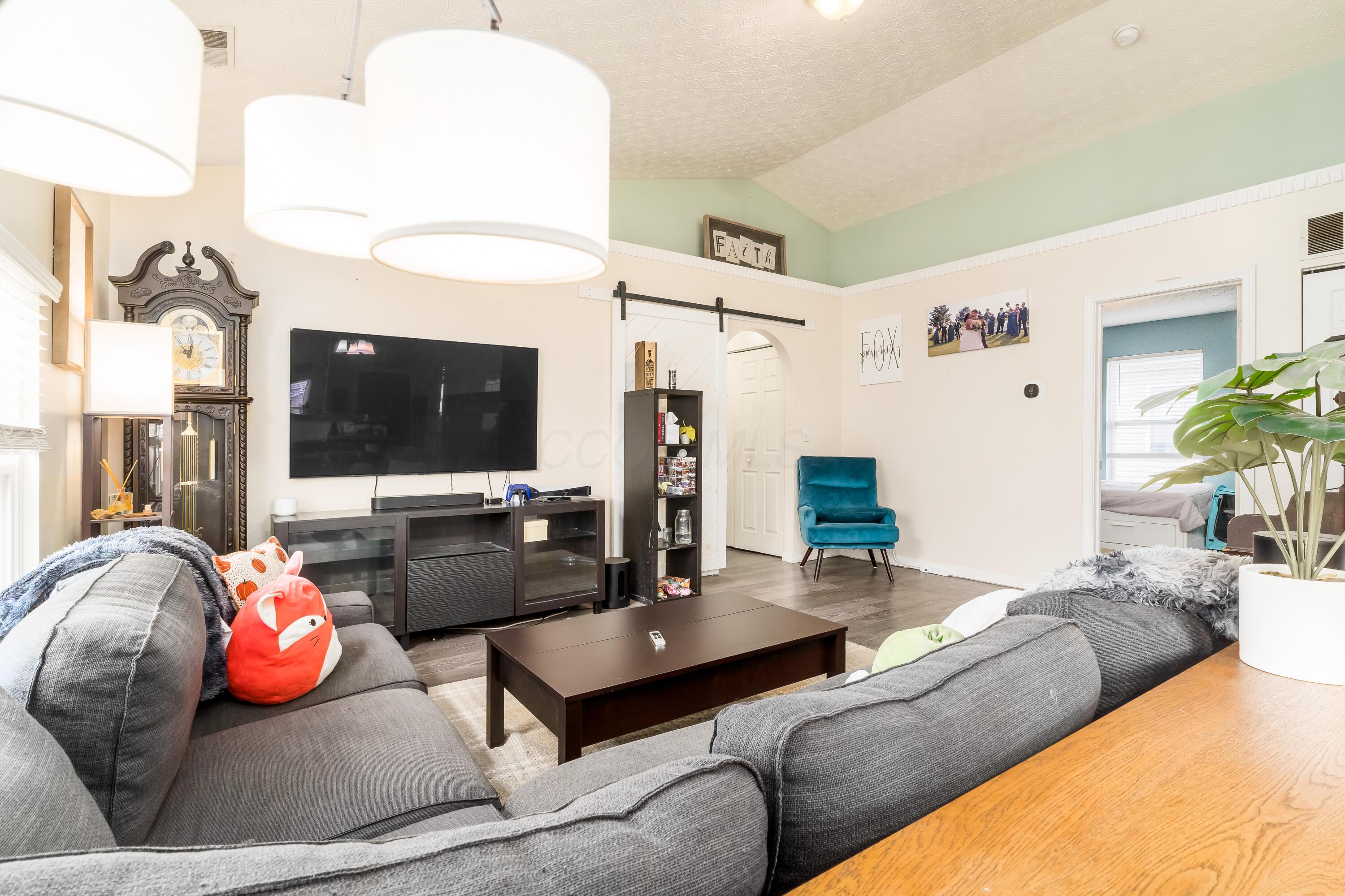 2886 Sussex Pl Drive, Grove City, Ohio image 12