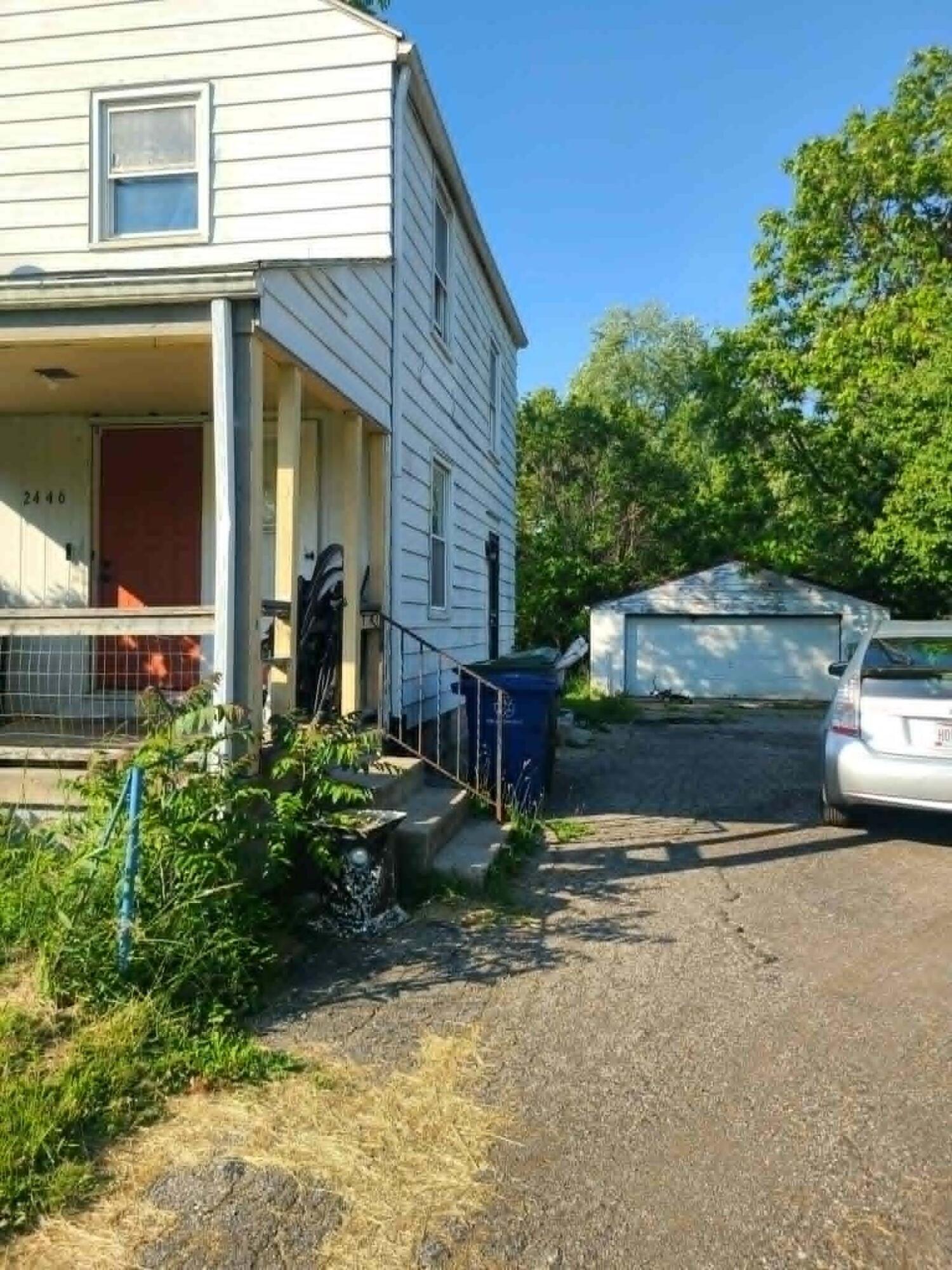 2446 Bretton Place