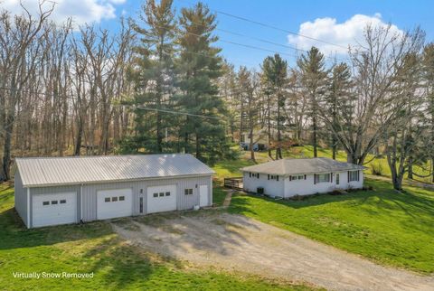 Photo of 760 Lake Road SE, Lancaster, OH 43130 (MLS # 226004184)
