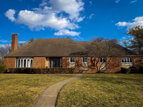 Photo of 2433 Brookwood Road, Columbus, OH 43209 (MLS # 226006020)