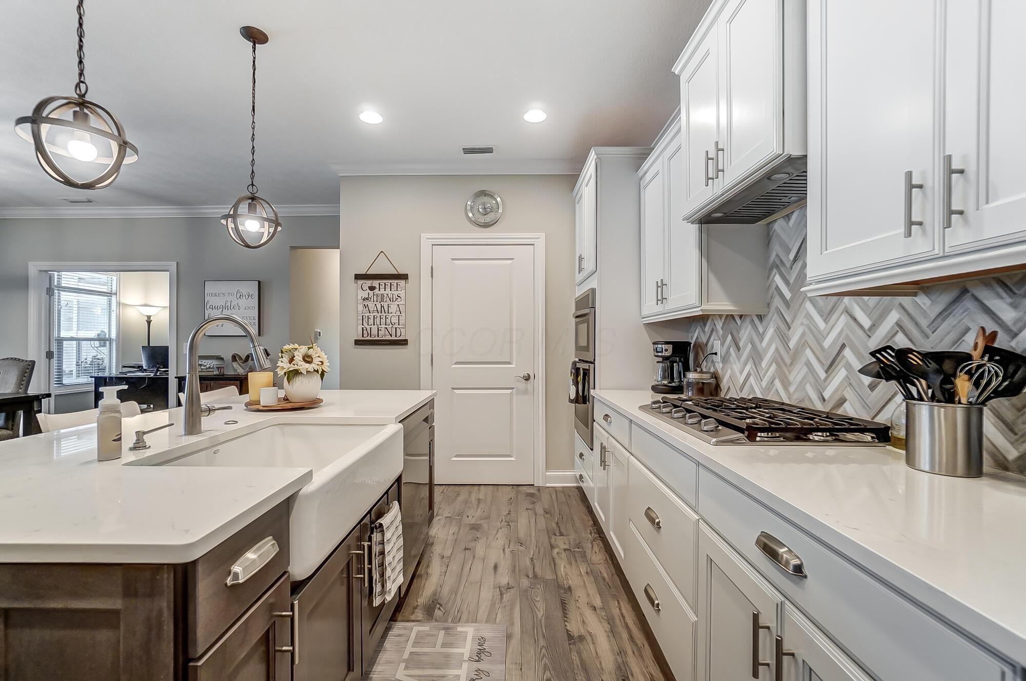 5717 Lark Drive, Hilliard, Ohio image 12