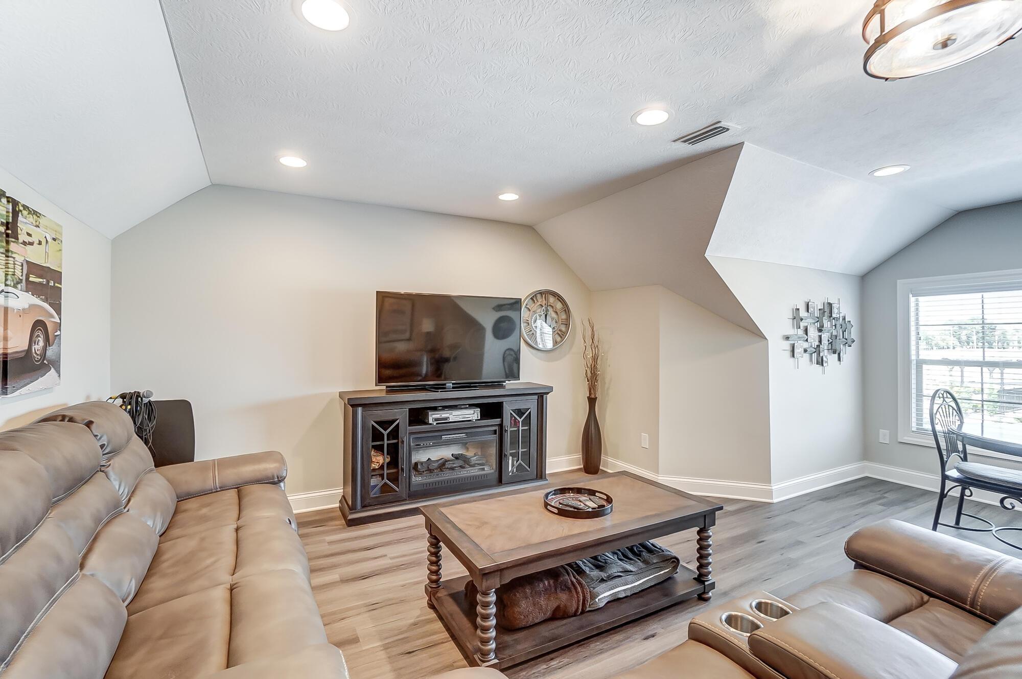 5717 Lark Drive, Hilliard, Ohio image 38