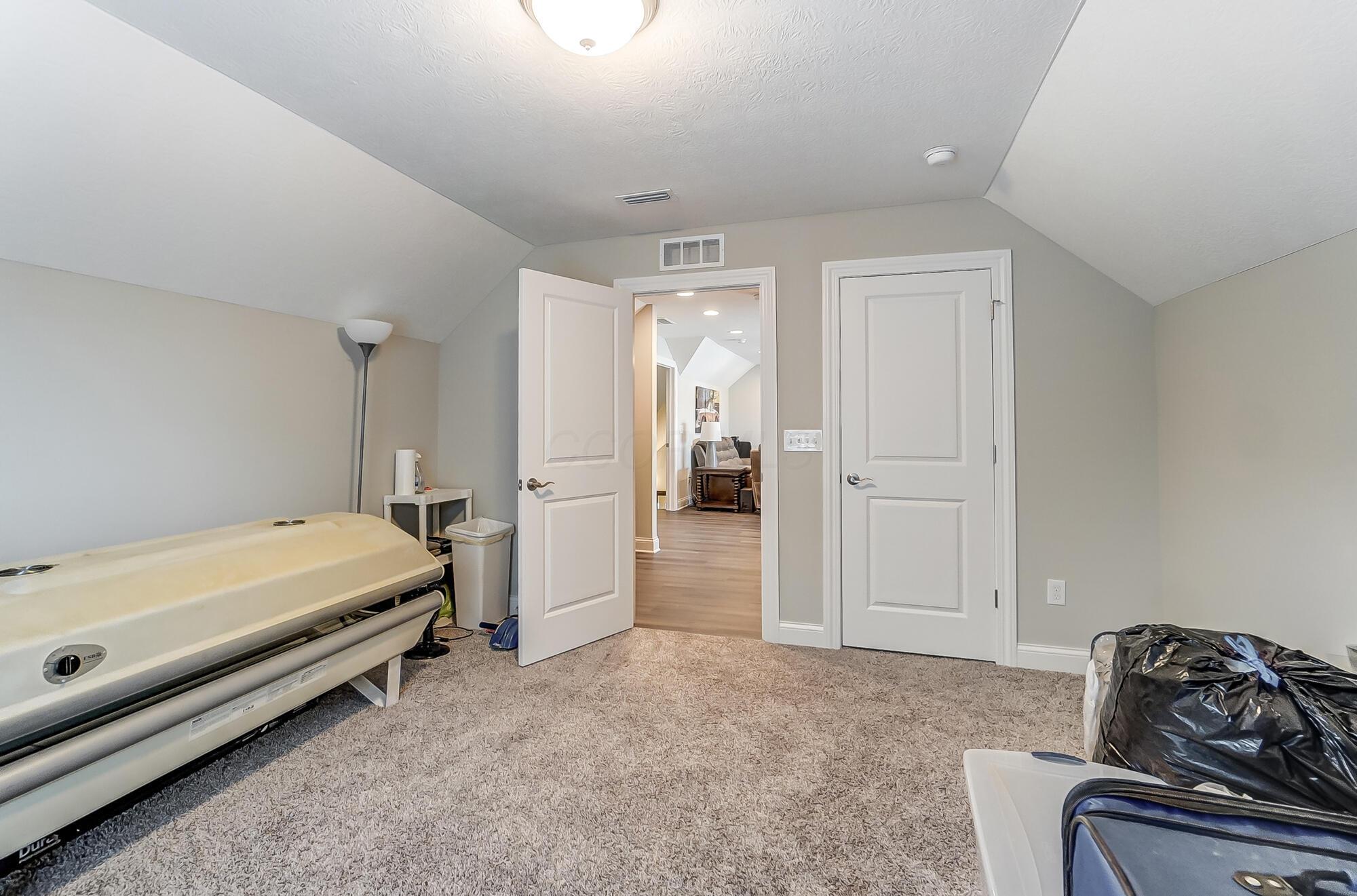 5717 Lark Drive, Hilliard, Ohio image 47