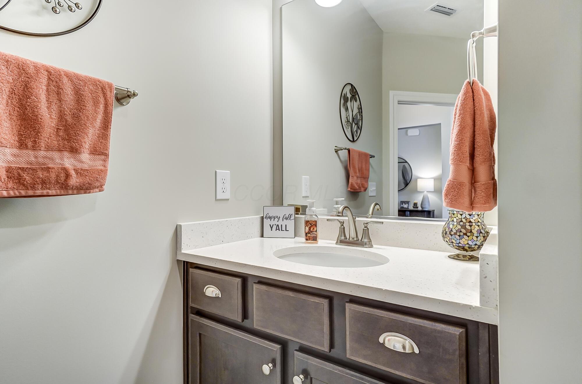 5717 Lark Drive, Hilliard, Ohio image 35