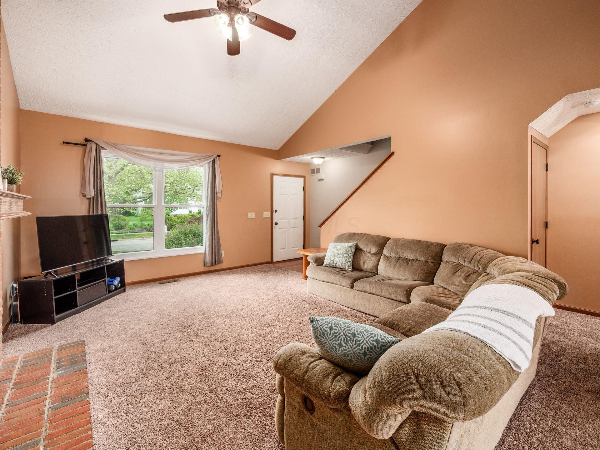 9073 Longstone Drive, Lewis Center, Ohio image 8