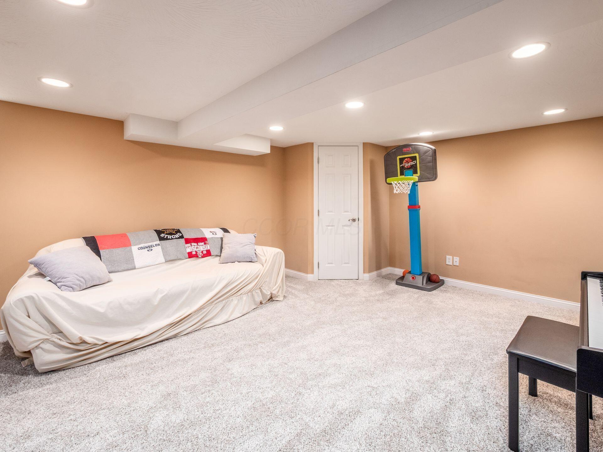 9073 Longstone Drive, Lewis Center, Ohio image 38
