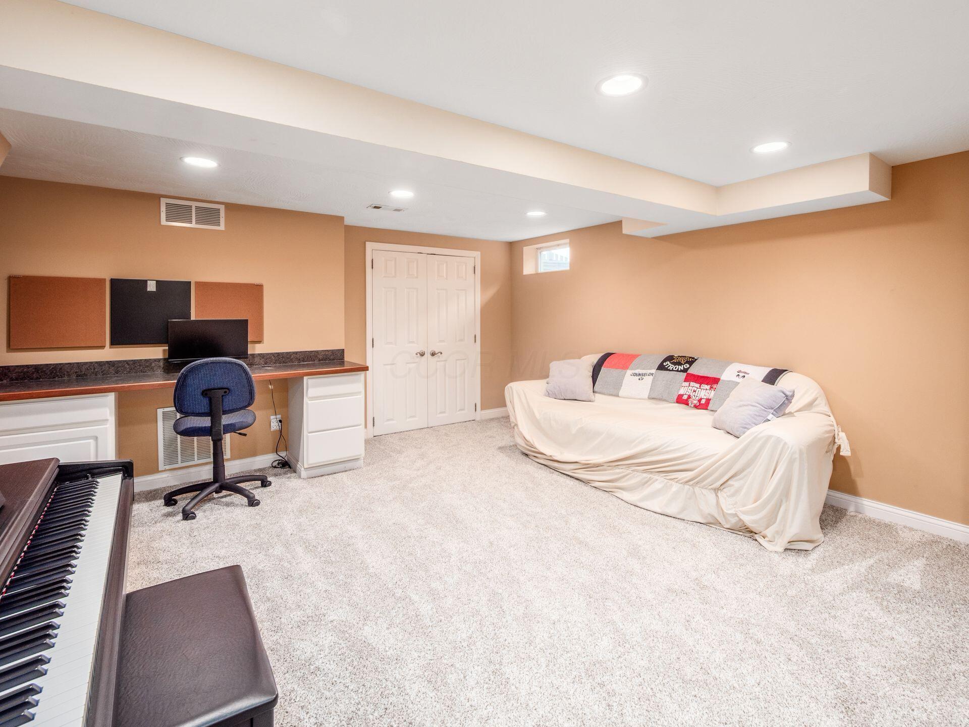 9073 Longstone Drive, Lewis Center, Ohio image 36