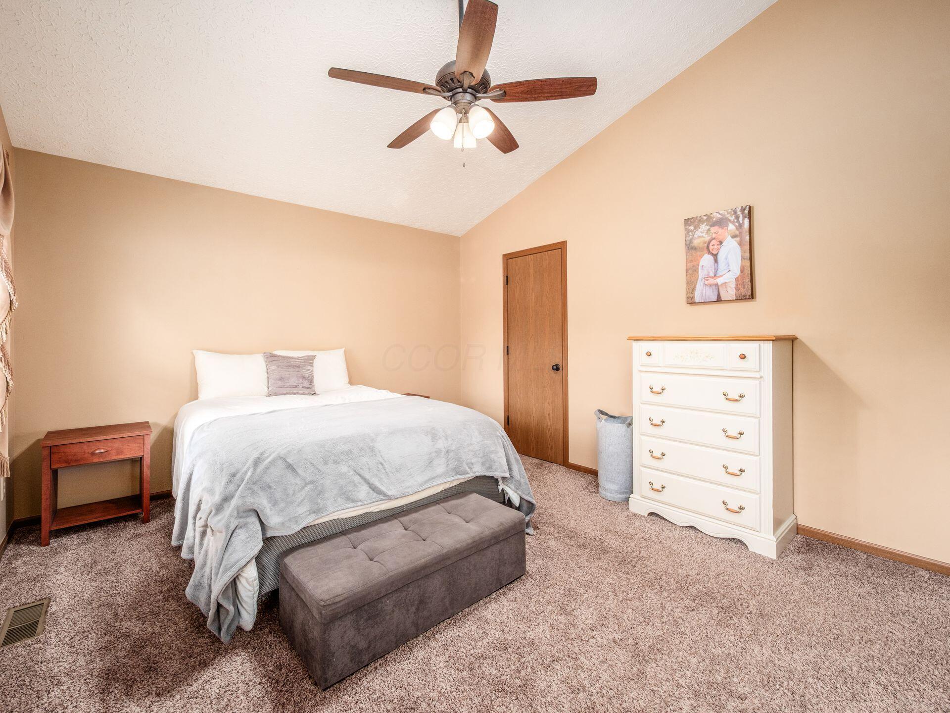 9073 Longstone Drive, Lewis Center, Ohio image 31