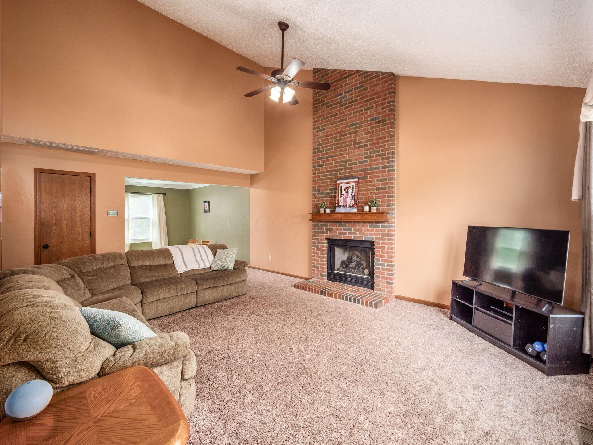 9073 Longstone Drive, Lewis Center, Ohio image 6
