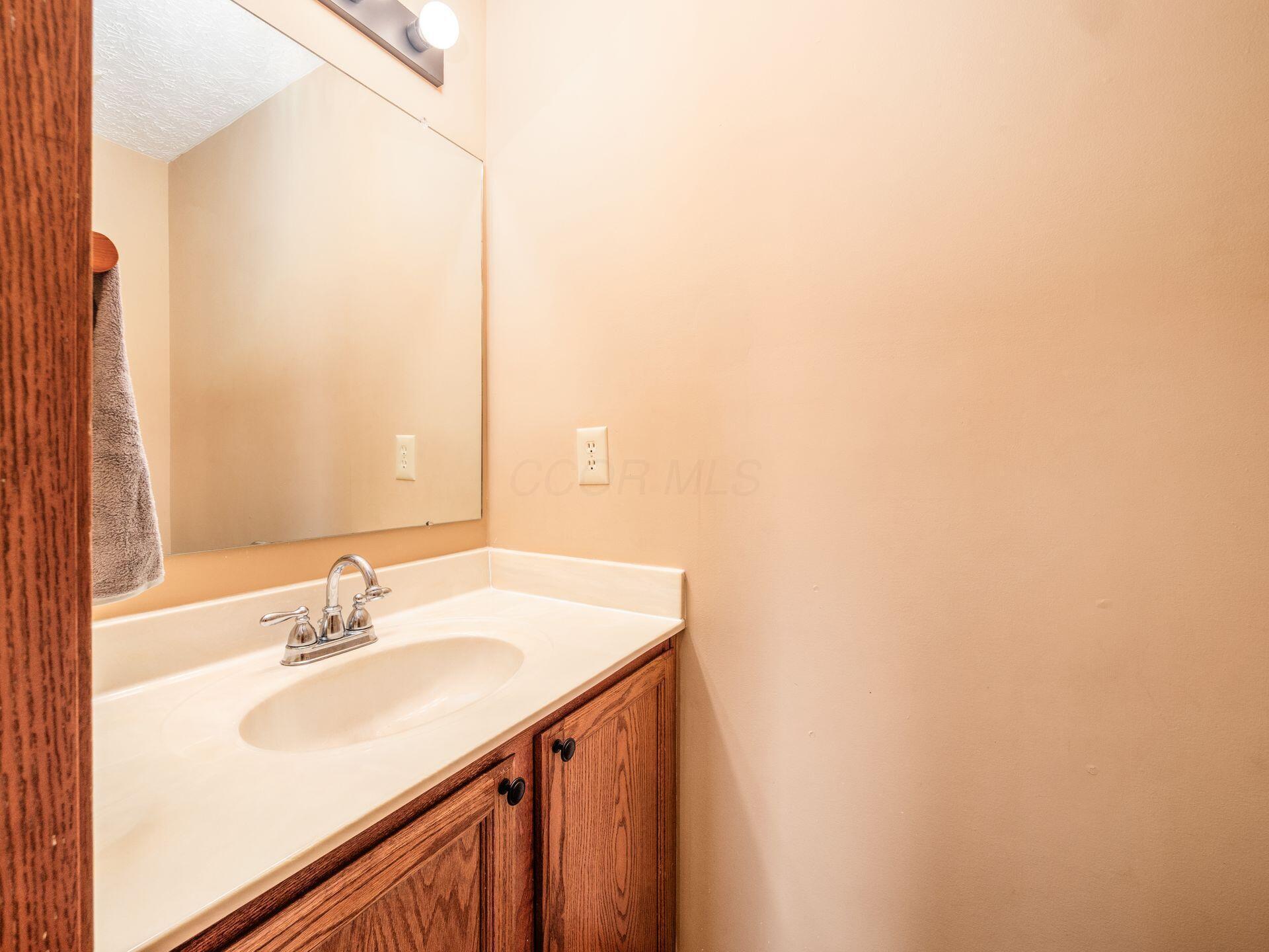 9073 Longstone Drive, Lewis Center, Ohio image 22