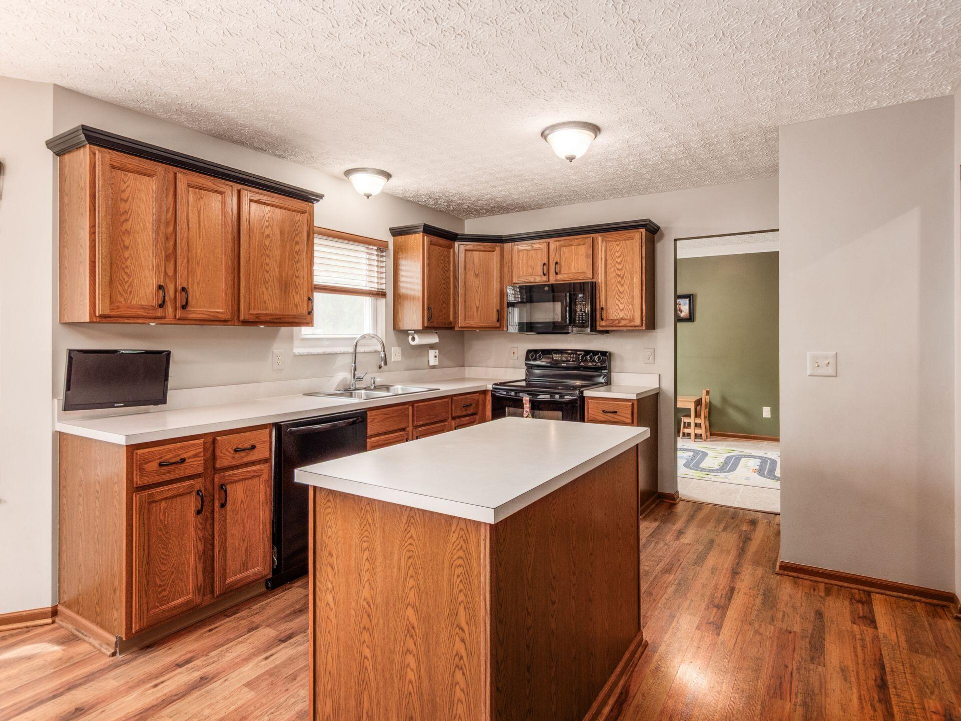 9073 Longstone Drive, Lewis Center, Ohio image 15