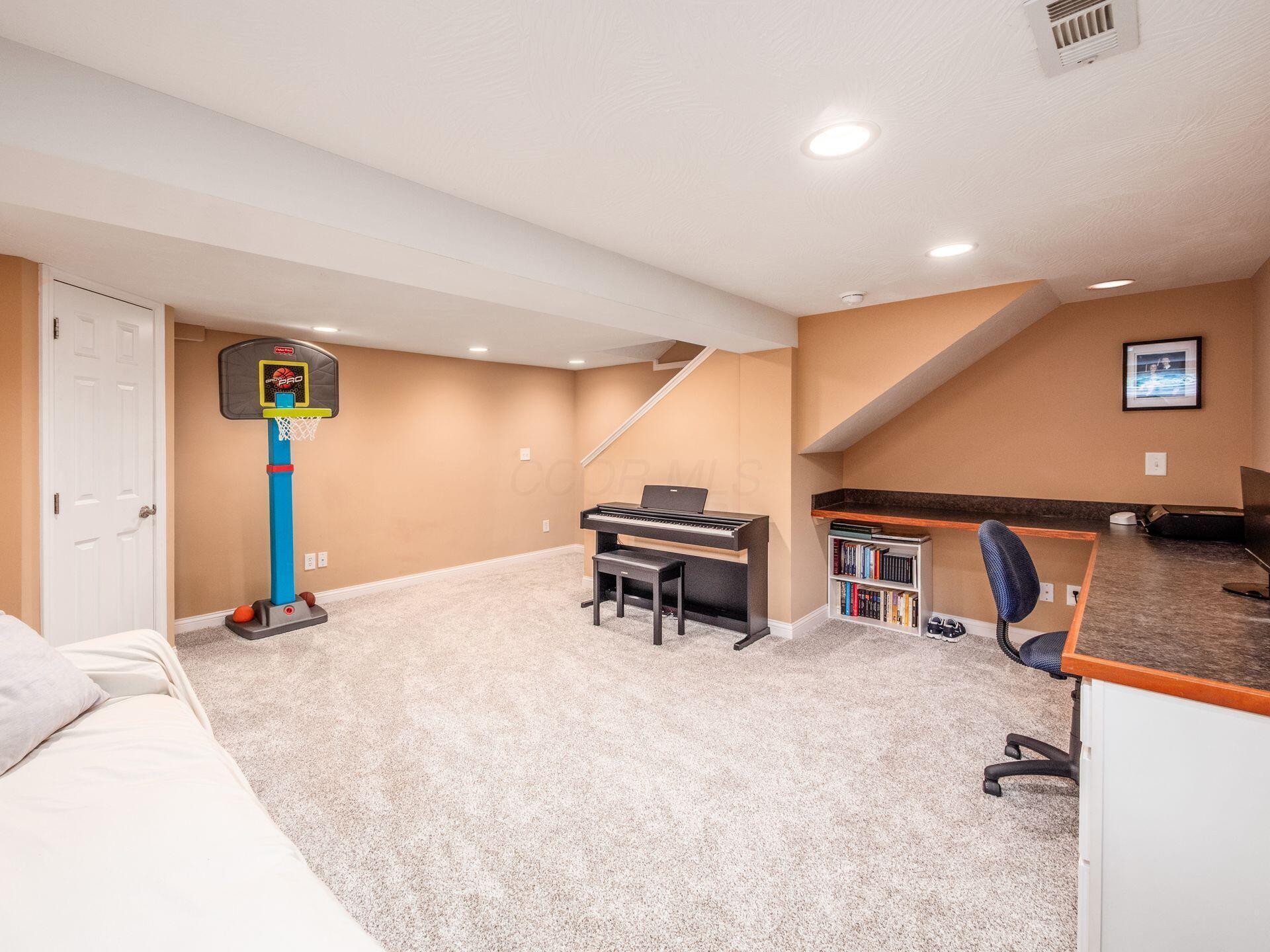 9073 Longstone Drive, Lewis Center, Ohio image 39