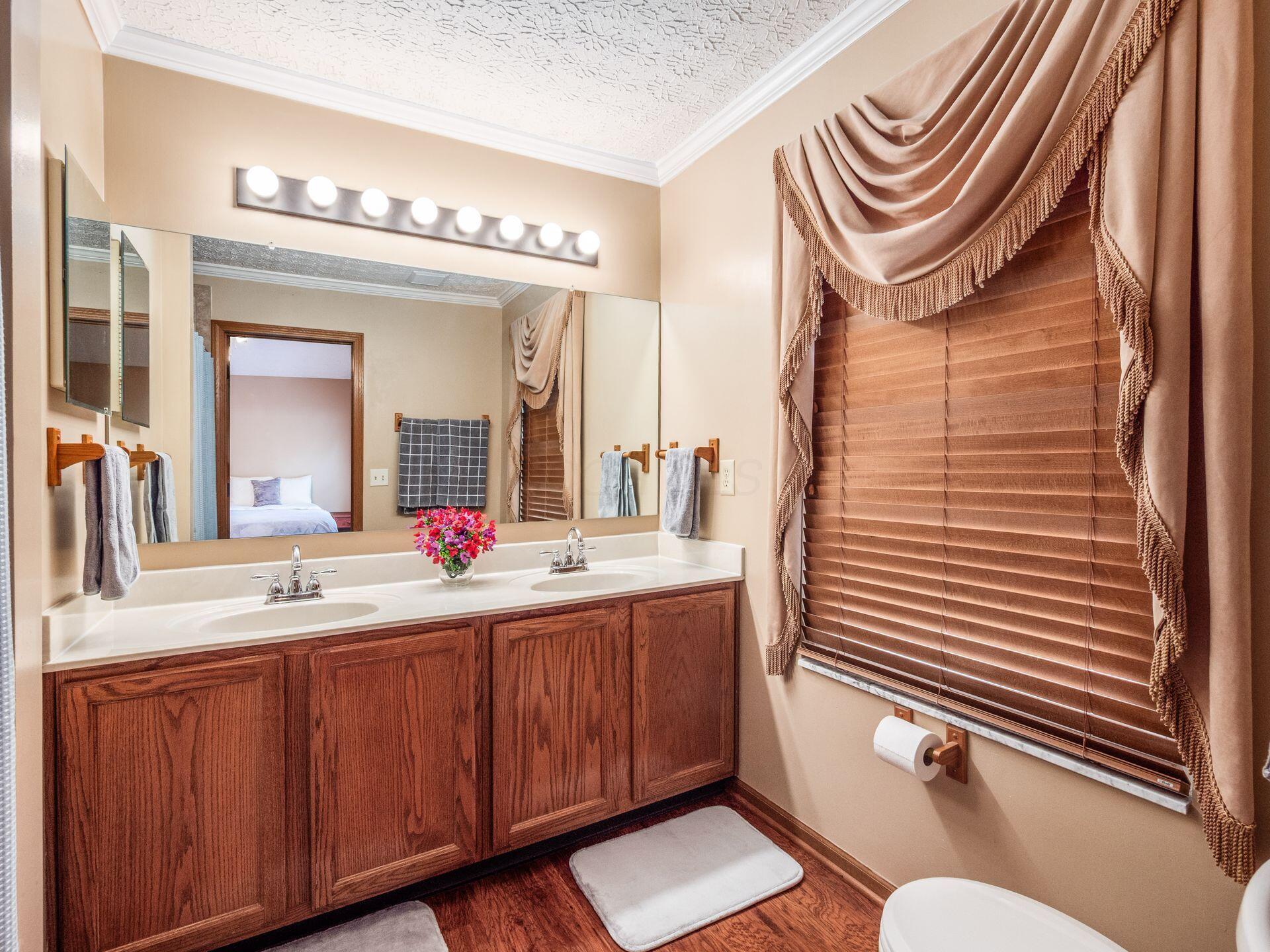 9073 Longstone Drive, Lewis Center, Ohio image 34