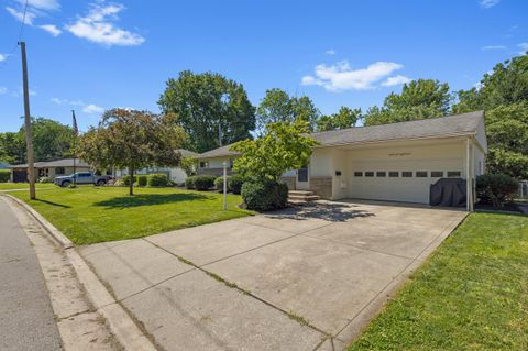 Photo of 3183 Lotz Drive, Grove City, OH 43123 (MLS # 226023213)