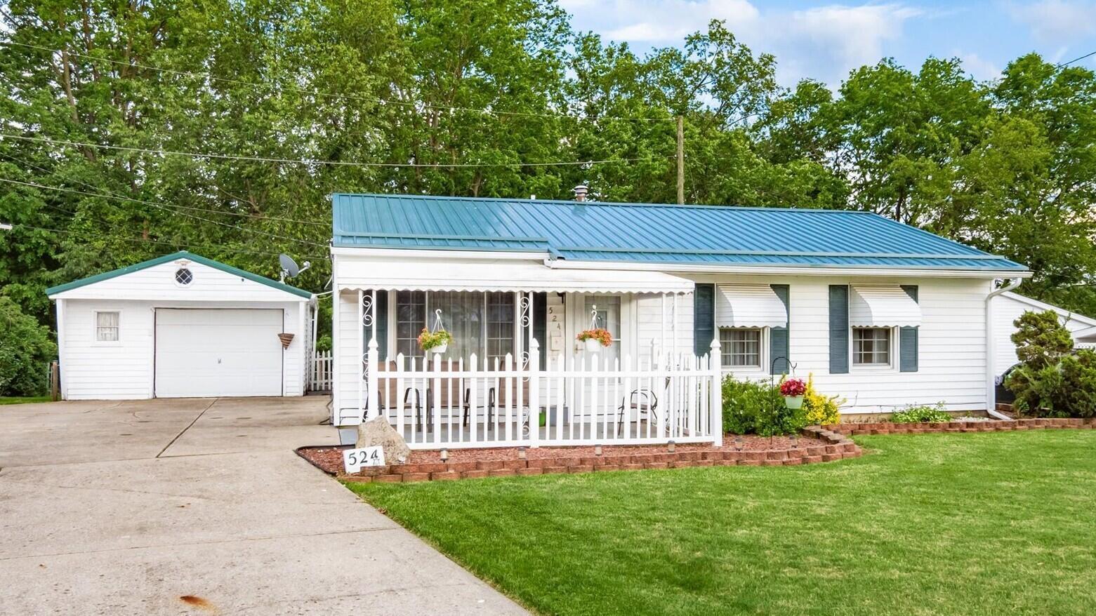 524 Ridgefield Road, Newark, Ohio image 1