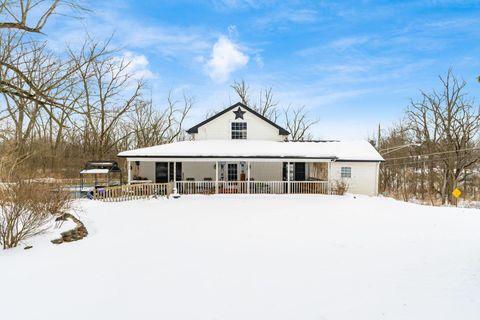 Photo of 1735 Dyer Road, Grove City, OH 43123 (MLS # 226004571)