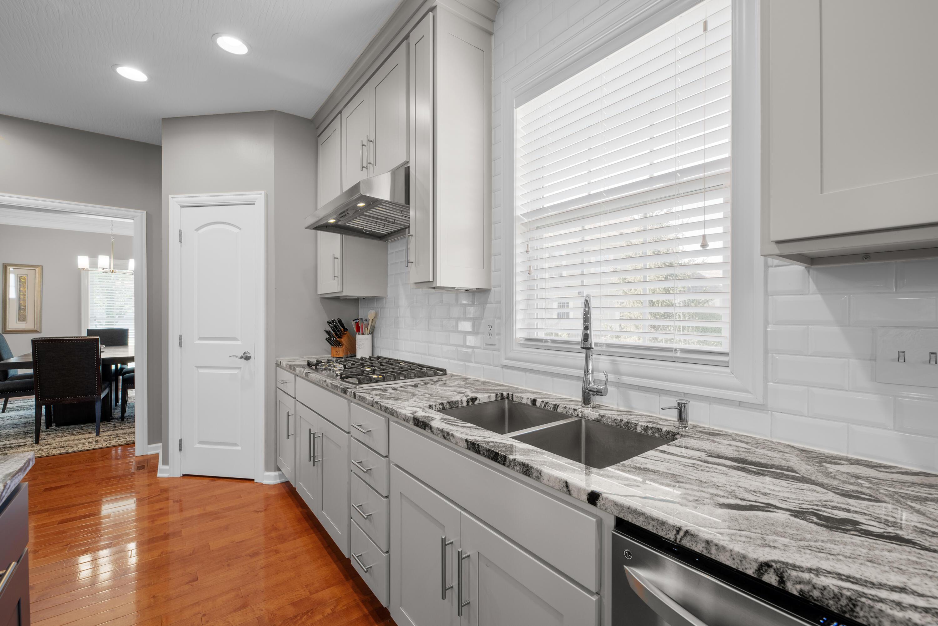6655 Baronscourt Loop, Dublin, Ohio image 12