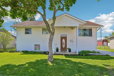 Photo of 5120 Fairlane Road, Columbus, OH 43207 (MLS # 226014366)