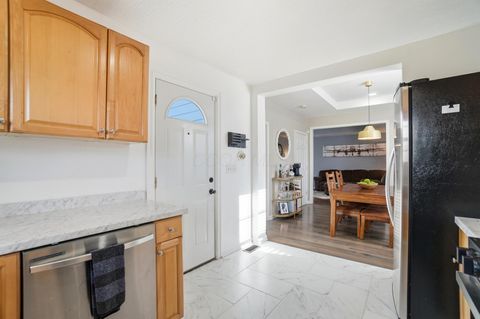 Tiny photo for 181 Clarendon Avenue, Columbus, OH 43223 (MLS # 226000600)