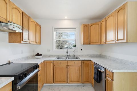 Tiny photo for 181 Clarendon Avenue, Columbus, OH 43223 (MLS # 226000600)