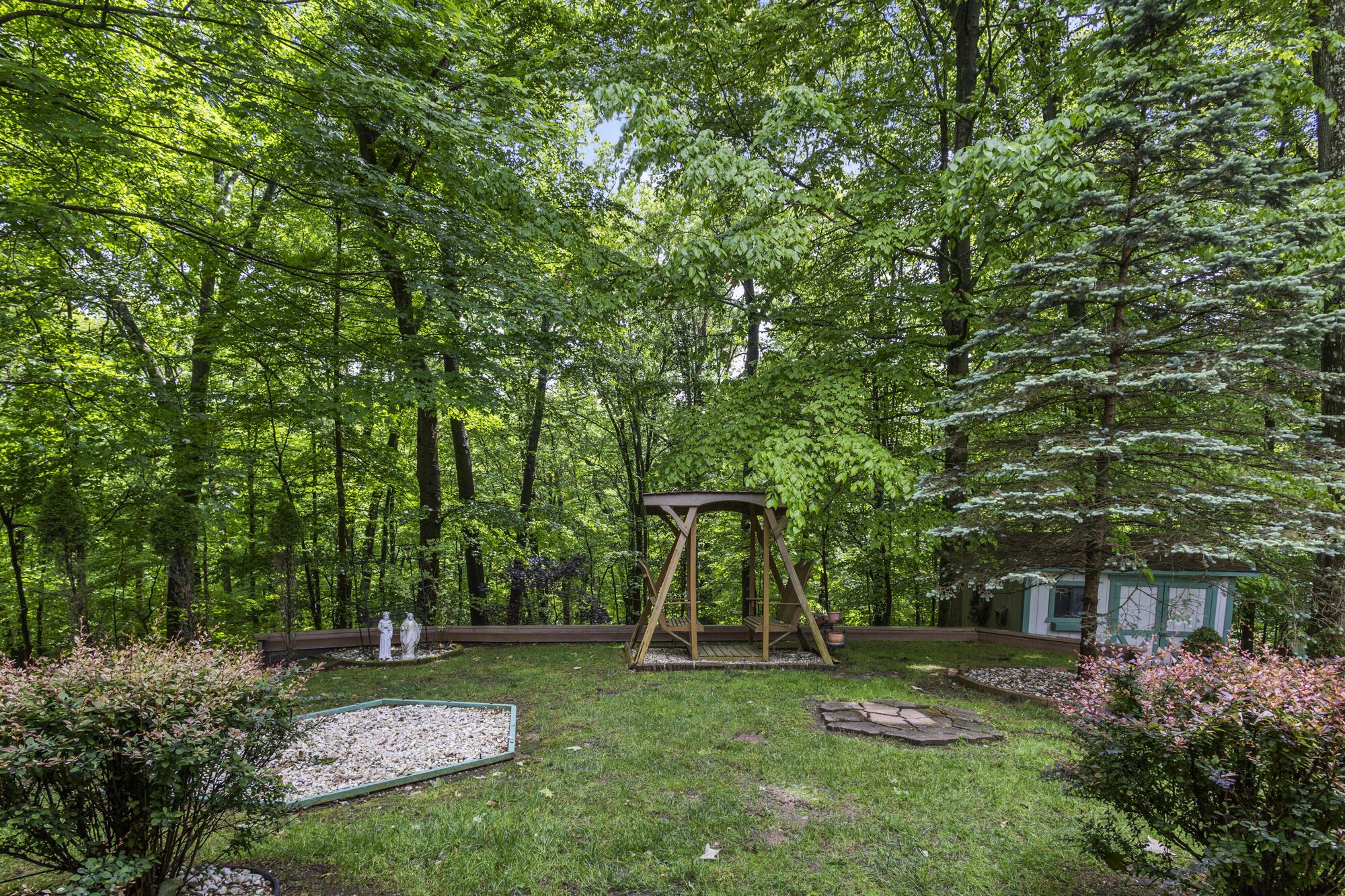 553 Floral Valley Drive, Howard, Ohio image 27