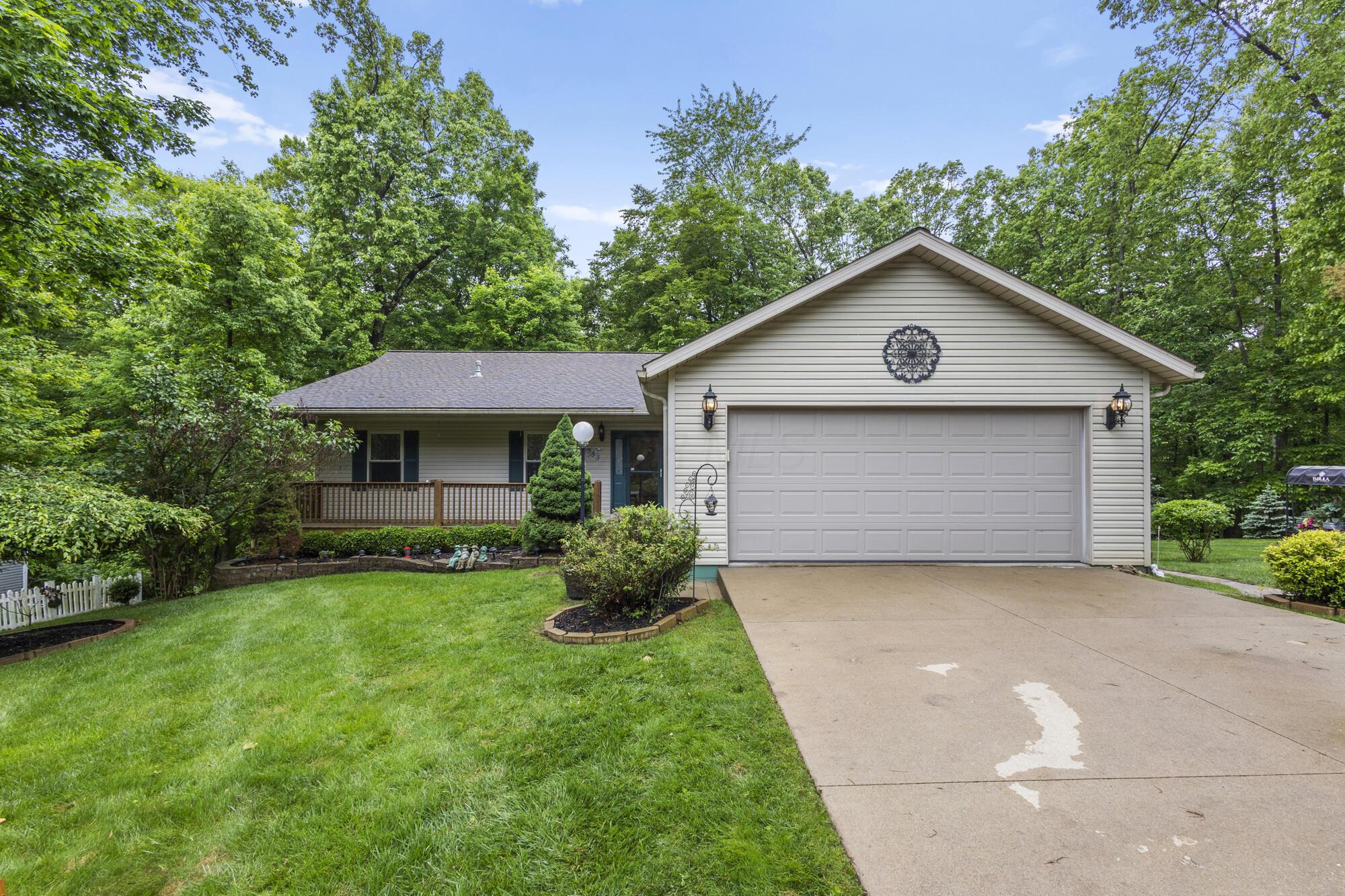 553 Floral Valley Drive, Howard, Ohio image 2