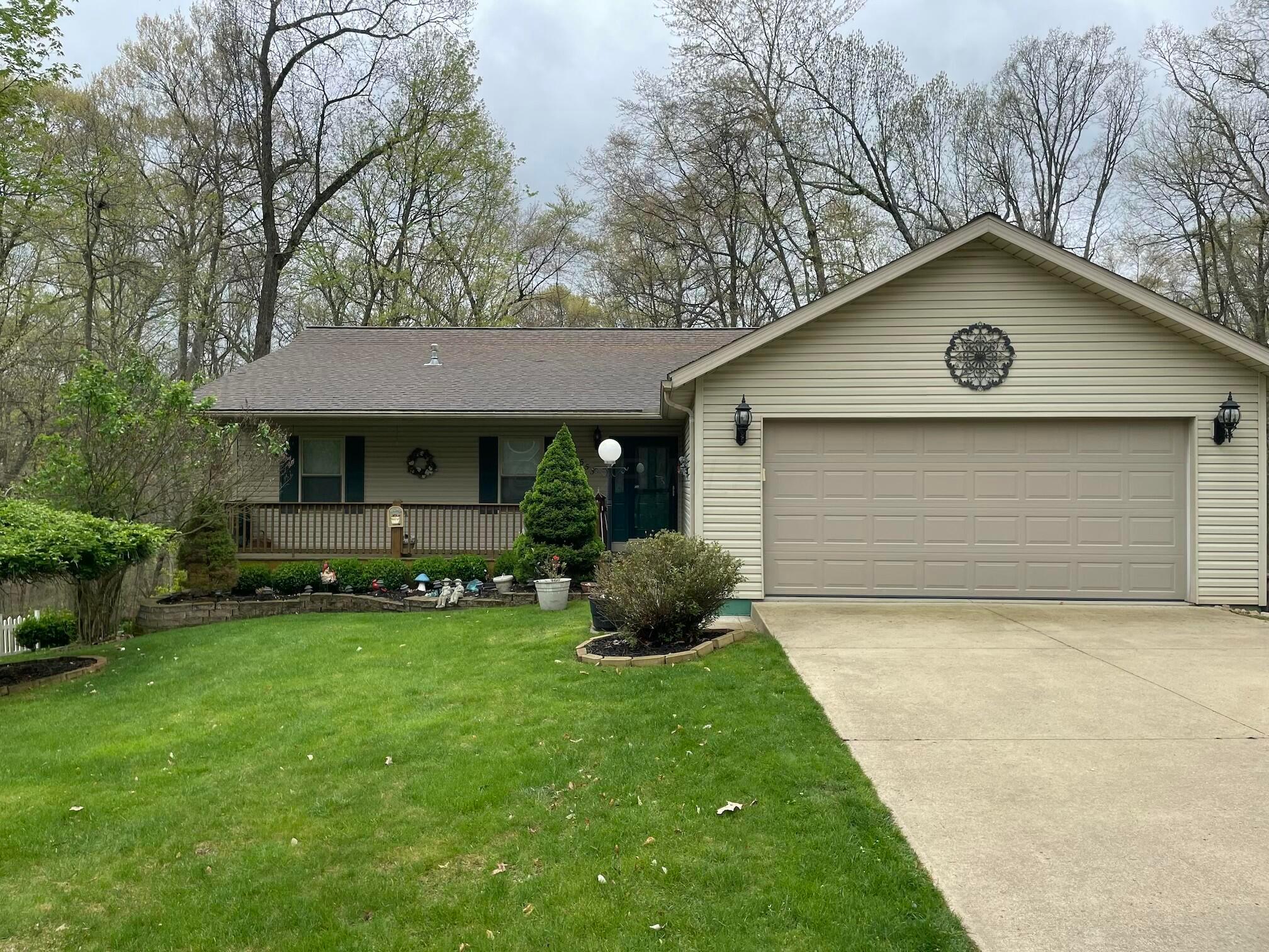 553 Floral Valley Drive, Howard, Ohio image 1