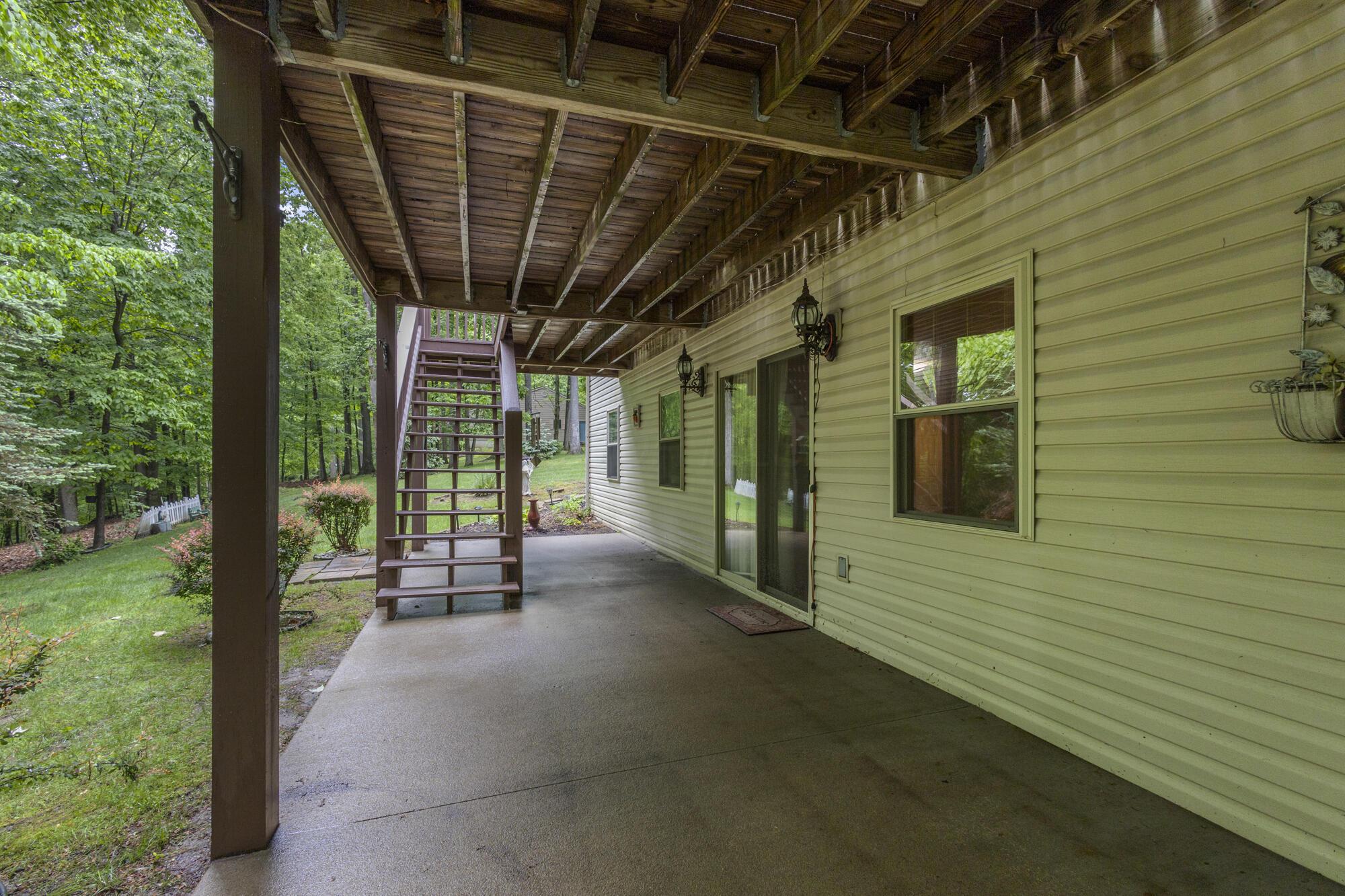 553 Floral Valley Drive, Howard, Ohio image 26