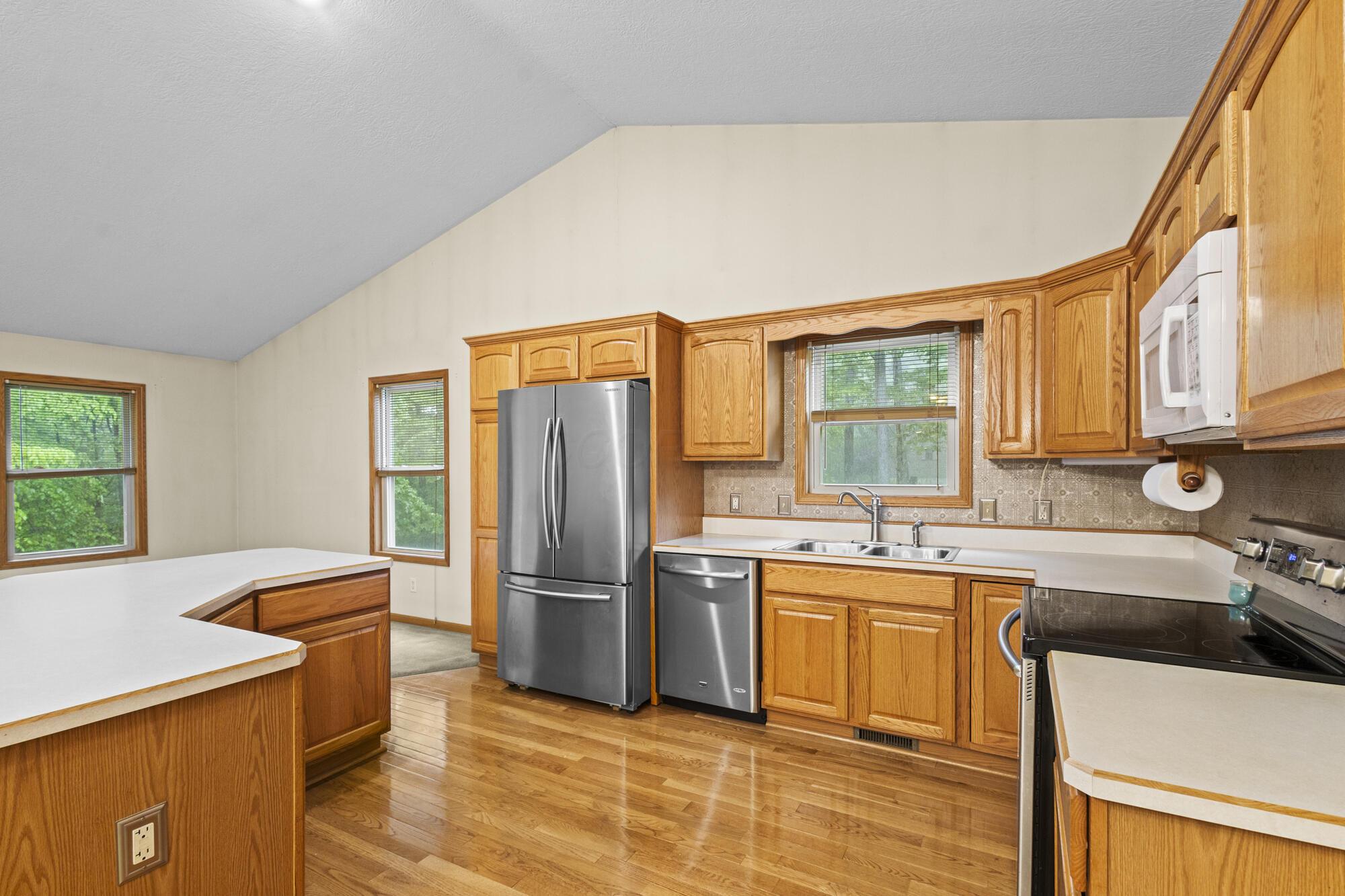 553 Floral Valley Drive, Howard, Ohio image 8