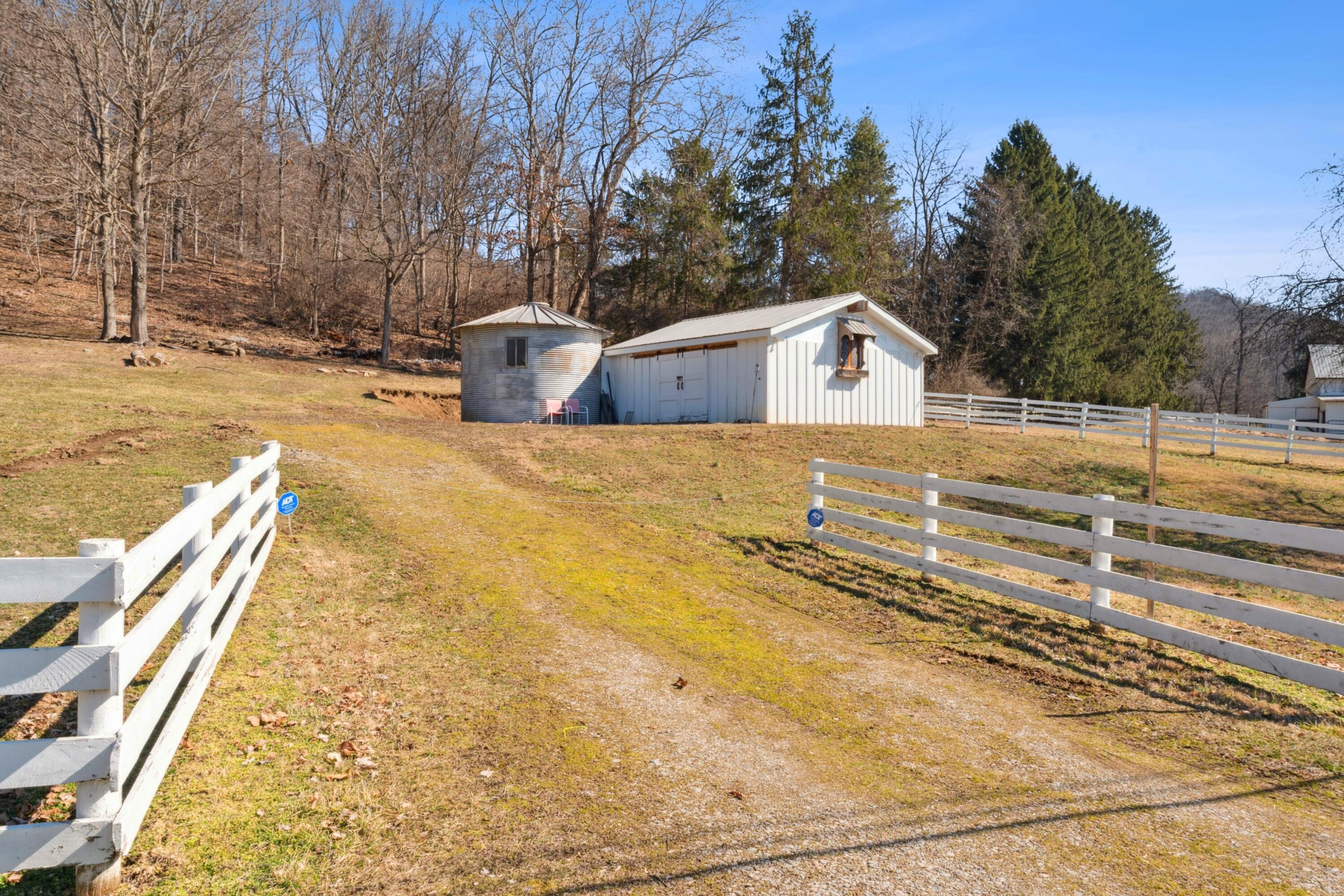 2442 Raccoon Valley Road, Granville, Ohio image 6