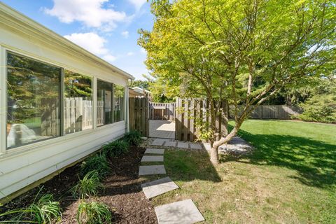 Tiny photo for 2162 Oakmount Road, Columbus, OH 43221 (MLS # 225039363)